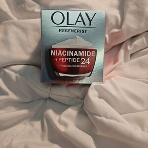 Olay Niacinamide +Peptide 24